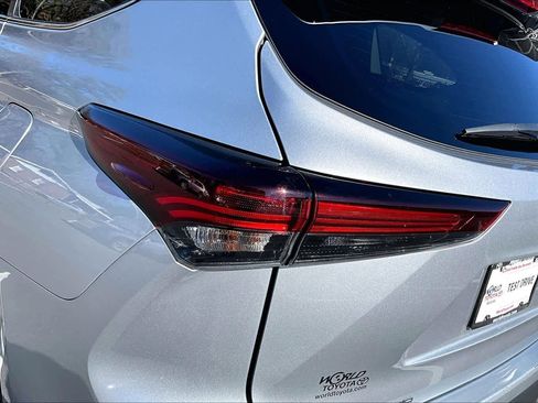Certified 2024 Toyota Highlander XLE image 28