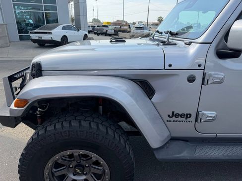 Used 2021 Jeep Gladiator Overland AWD/4WD image 4