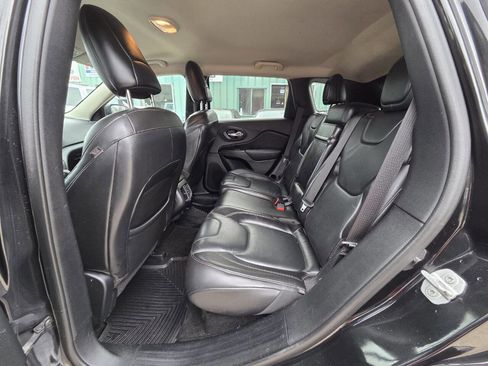 Used 2015 Jeep Cherokee Limited image 16
