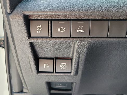 Used 2025 Toyota Sienna Limited AWD/4WD image 35