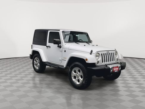 Used 2014 Jeep Wrangler Sahara w/ Dual Top Group AWD/4WD image 28