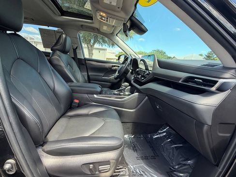 Used 2022 Toyota Highlander Limited FWD image 27
