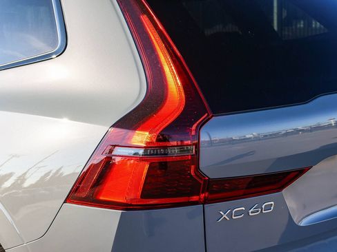 New 2026 Volvo XC60 B5 Plus w/ Climate Package PRO AWD/4WD image 11
