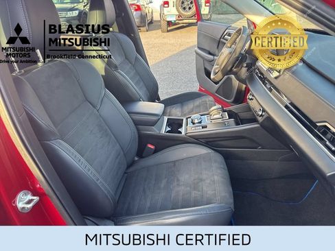 Used 2023 Mitsubishi Outlander 4WD Plug-In Hybrid image 32