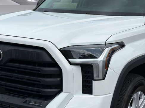 Used 2022 Toyota Tundra SR5 AWD/4WD image 12