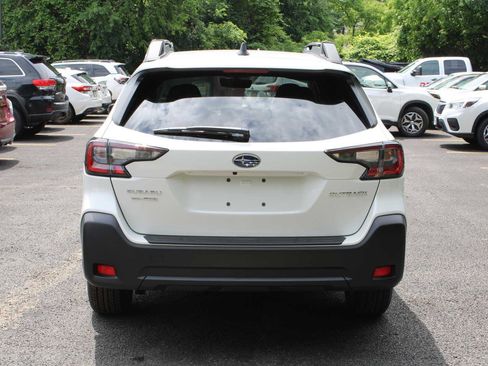 Certified 2025 Subaru Outback Premium AWD/4WD image 8