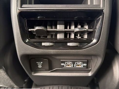 Used 2025 Jeep Grand Cherokee Laredo w/ Luxury Tech Group I image 30