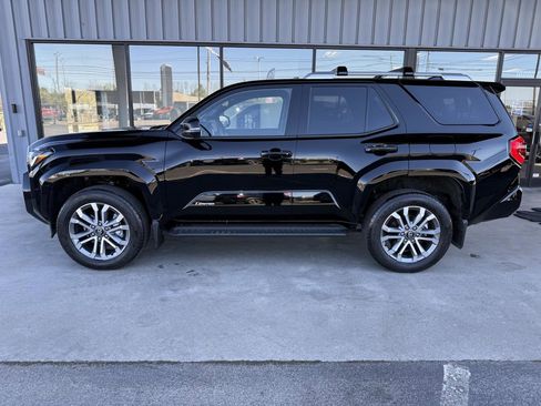 Used 2025 Toyota 4Runner Limited AWD/4WD image 9