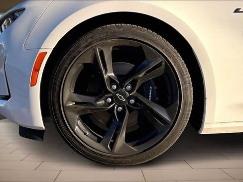 Used 2021 Chevrolet Camaro LT image 9