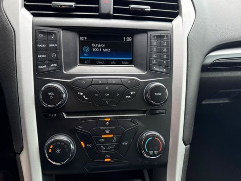 Used 2015 Ford Fusion SE w/ Equipment Group 201A FWD image 17