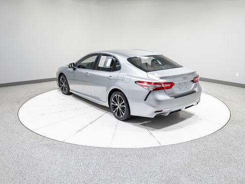 Used 2018 Toyota Camry SE w/ Moonroof Package FWD image 31