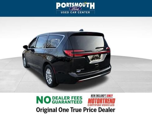 Used 2024 Chrysler Pacifica Touring-L image 27