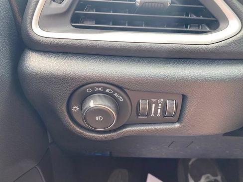 Used 2025 Chrysler Pacifica Select FWD image 26