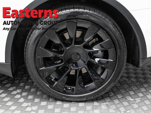 Used 2021 Tesla Model Y Long Range AWD/4WD image 8