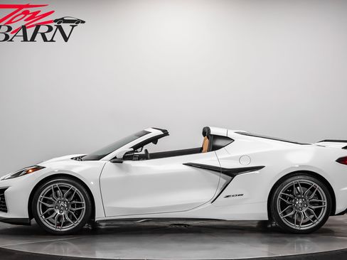 Used 2023 Chevrolet Corvette Z06 w/ Engine Appearance Package image 2