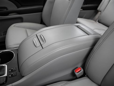 Used 2016 Toyota Highlander XLE image 39