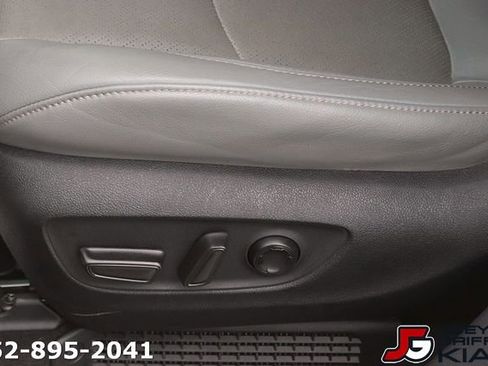 Used 2022 Toyota Sienna Limited FWD image 19
