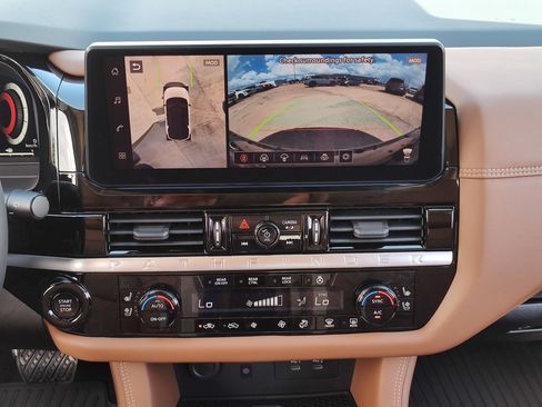 New 2026 Nissan Pathfinder Platinum FWD image 9