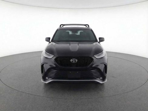 Used 2022 Toyota Highlander XSE image 3
