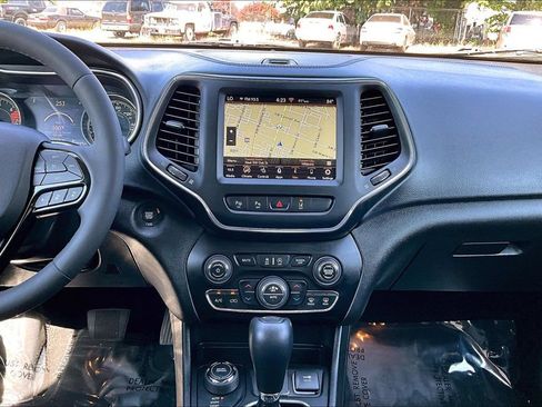 Used 2023 Jeep Cherokee Altitude Lux AWD/4WD image 8