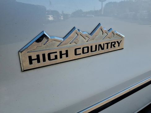 Used 2017 Chevrolet Silverado 1500 High Country image 2