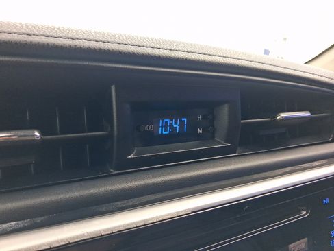 Used 2017 Toyota Corolla SE w/ Carpet Mat Package (TMS) image 32