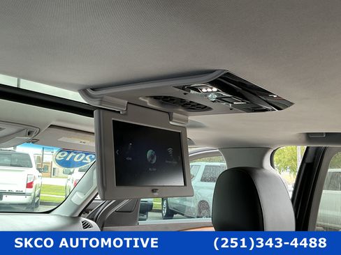 Used 2019 Cadillac Escalade Premium Luxury RWD image 32