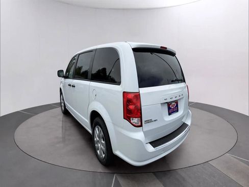 Used 2019 Dodge Grand Caravan SE w/ UConnect Hands-Free Group image 4