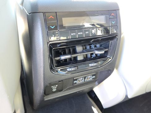 Used 2023 Jeep Grand Cherokee Overland w/ Adv Protech Group III image 13