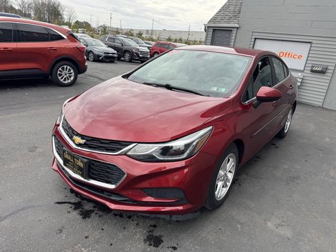 Used 2017 Chevrolet Cruze LT w/ Convenience Package FWD image 3