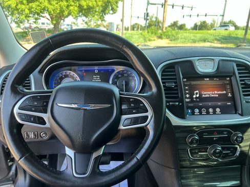 Used 2020 Chrysler 300 Touring w/ Sport Appearance Package RWD image 9