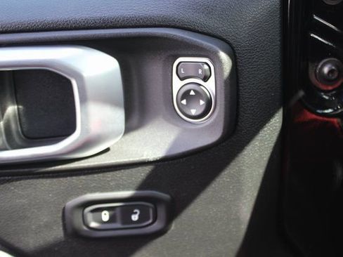 Used 2020 Jeep Gladiator Rubicon image 14