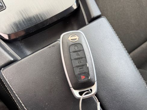 Used 2025 Nissan Rogue SV FWD image 21