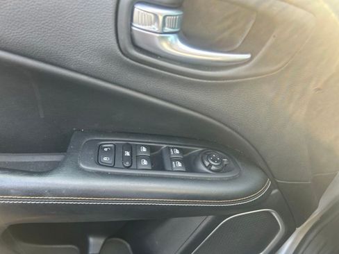 Used 2019 Jeep Compass Latitude AWD/4WD image 14