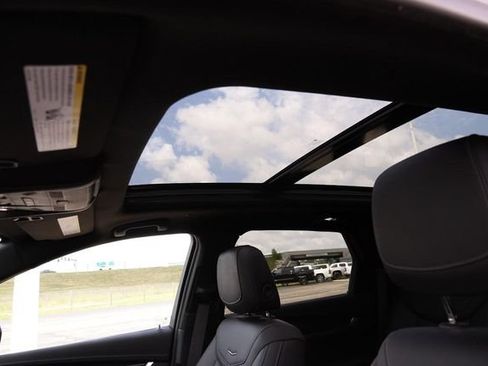 Used 2023 Cadillac XT5 Premium Luxury FWD image 9