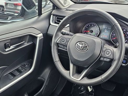 Used 2020 Toyota RAV4 XLE Premium image 27