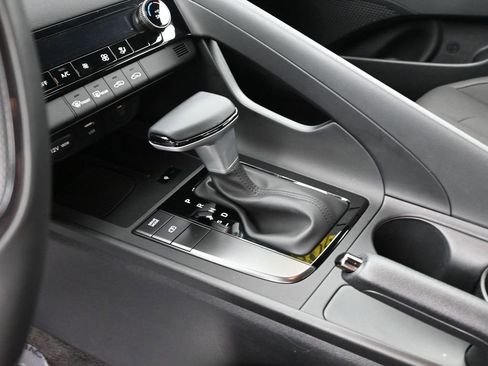 Certified 2025 Hyundai Elantra Sport image 30