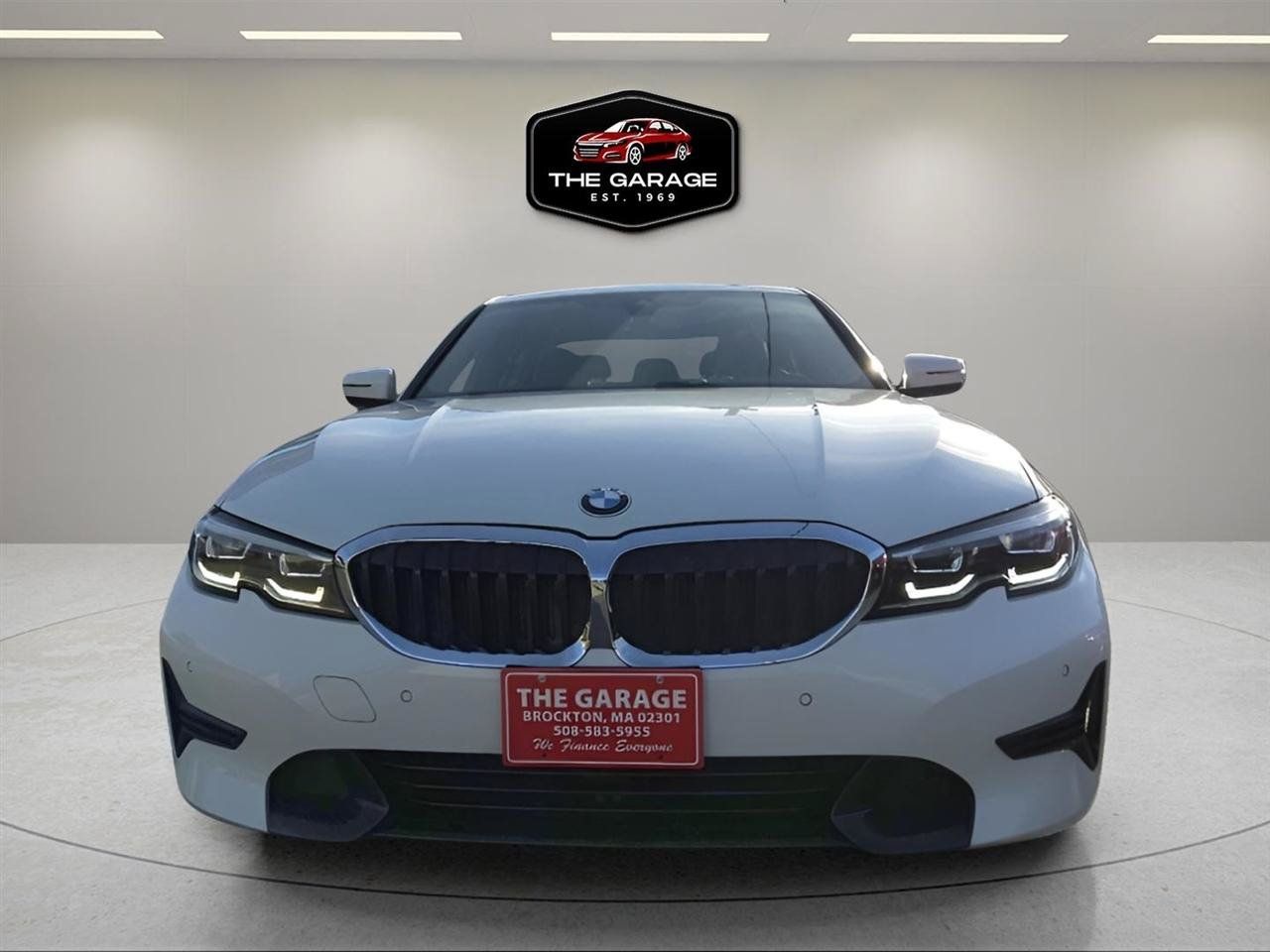 Used 2019 BMW 330i xDrive Sedan w/ Convenience Package AWD/4WD image 2