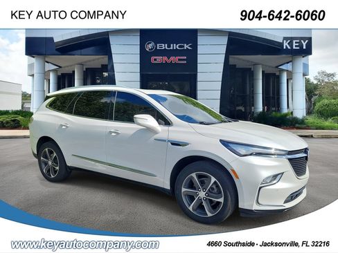 Used 2022 Buick Enclave Essence w/ Experience Buick Package FWD image 1
