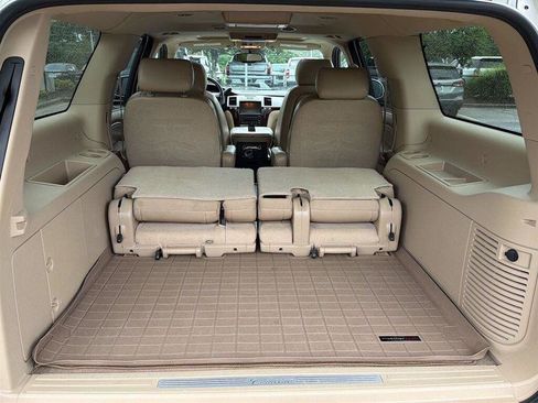 Used 2010 Cadillac Escalade ESV Premium RWD image 19
