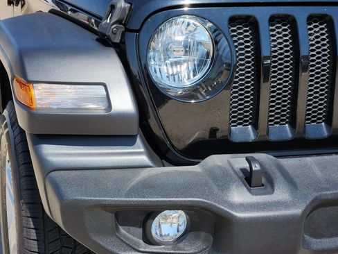 Used 2022 Jeep Wrangler Sport AWD/4WD image 9