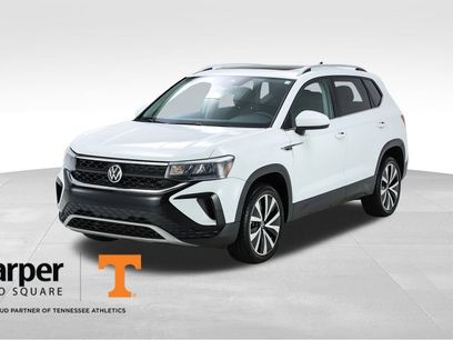 Used 2022 Volkswagen Taos SE w/ Panoramic Sunroof Package