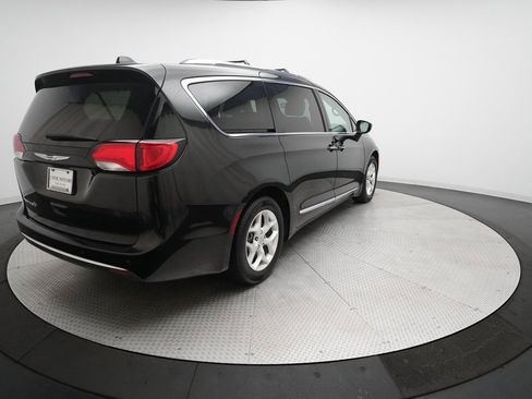 Used 2018 Chrysler Pacifica Touring-L w/ Tire & Wheel Group image 37