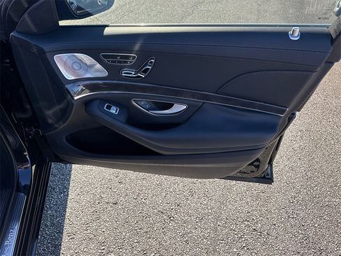 Used 2017 Mercedes-Benz S 550 Sedan image 14