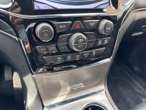 Used 2022 Jeep Grand Cherokee Limited image 20