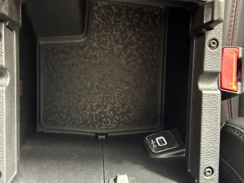 Used 2022 Jeep Gladiator Rubicon w/ Cold Weather Group image 28