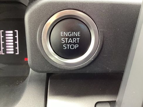 Used 2025 Toyota 4Runner SR5 AWD/4WD image 18