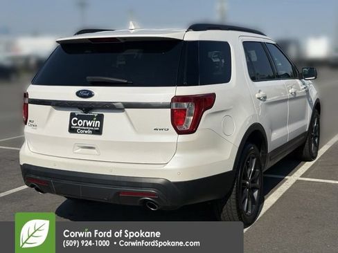 Used 2017 Ford Explorer XLT w/ Equipment Group 202A AWD/4WD image 14