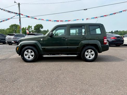 Used 2011 Jeep Liberty Sport AWD/4WD image 2