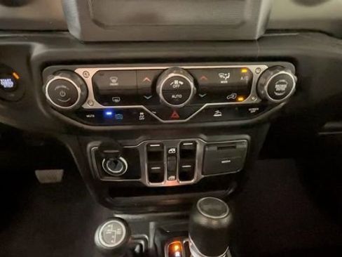 Used 2023 Jeep Wrangler Unlimited AWD/4WD image 28